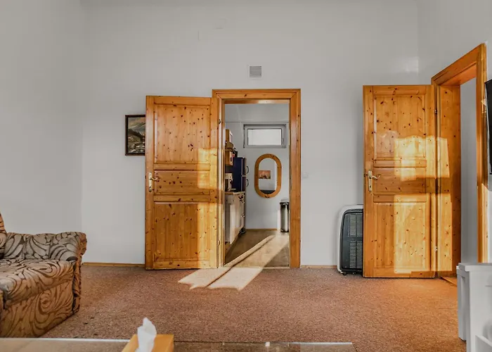 Comfortable 2br Next To Millennium Tower *